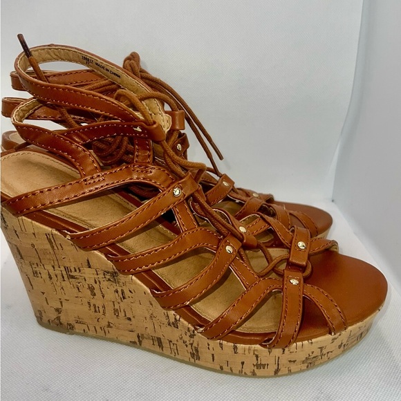 ♦️ Women's Tan Gladiator Sandals - Picture 1 of 5